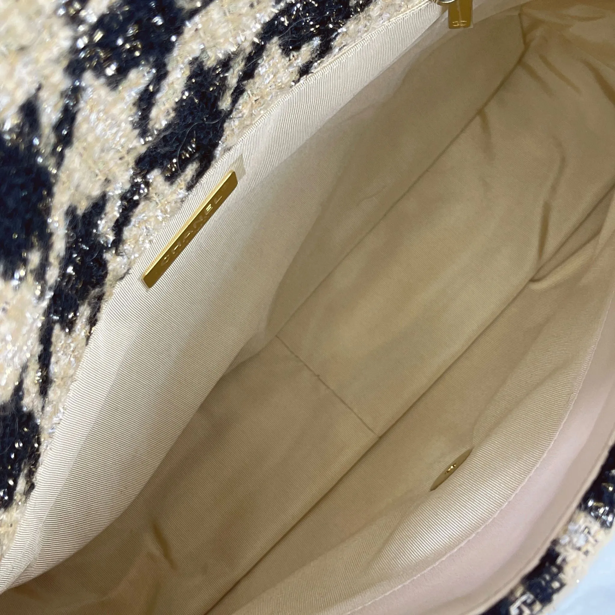 Chanel 19 Large