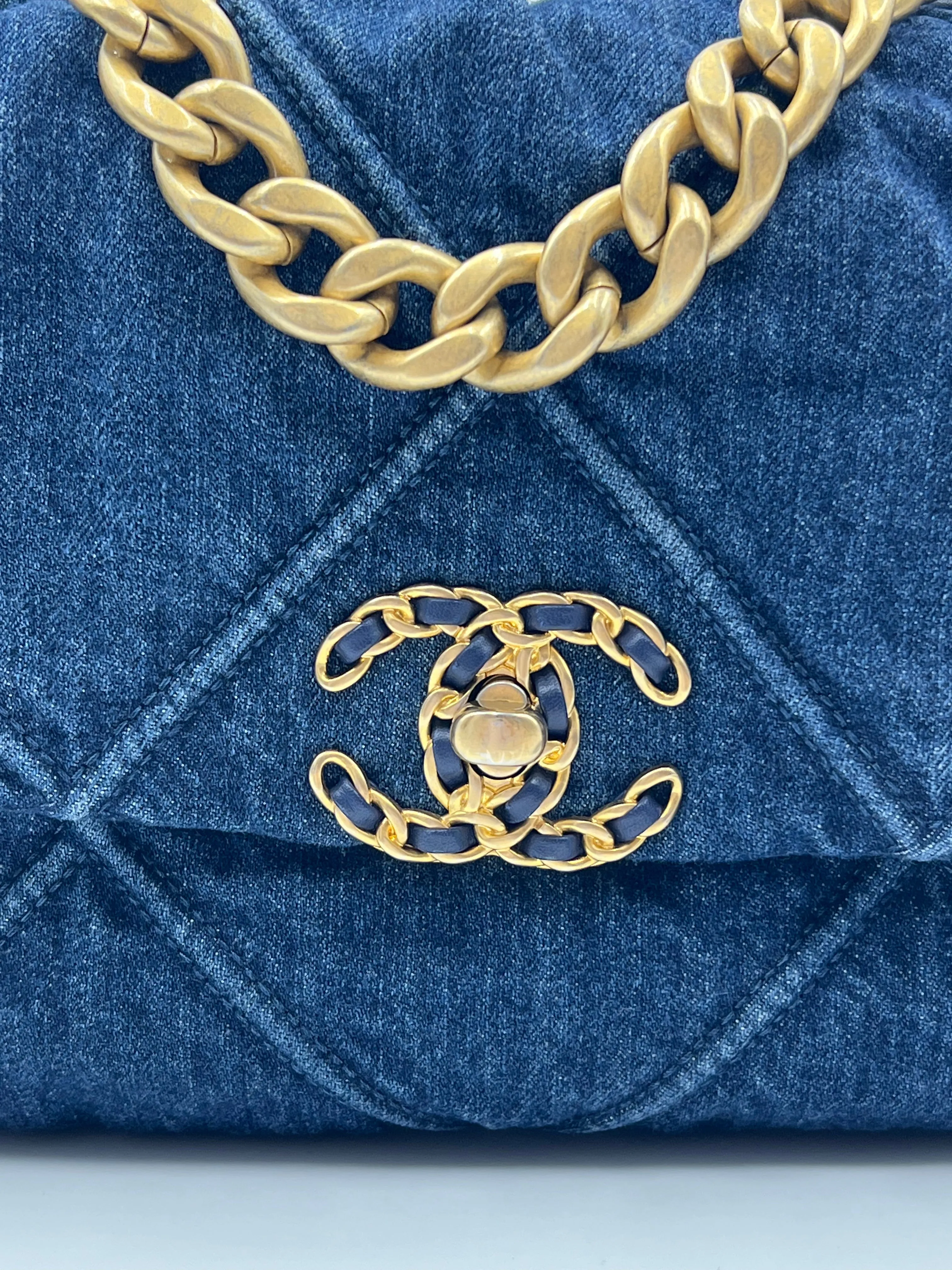 Chanel 19 Small