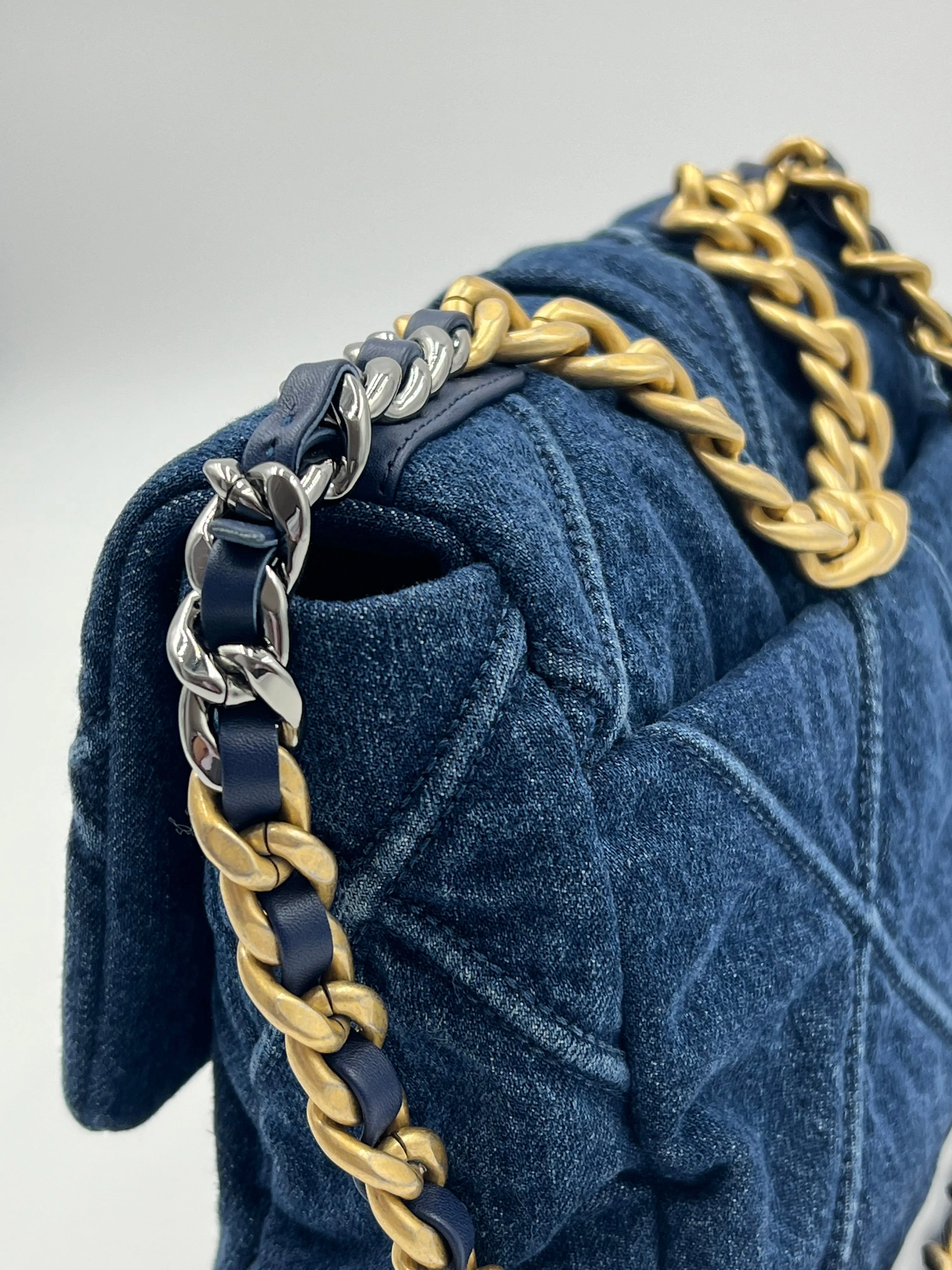 Chanel 19 Small