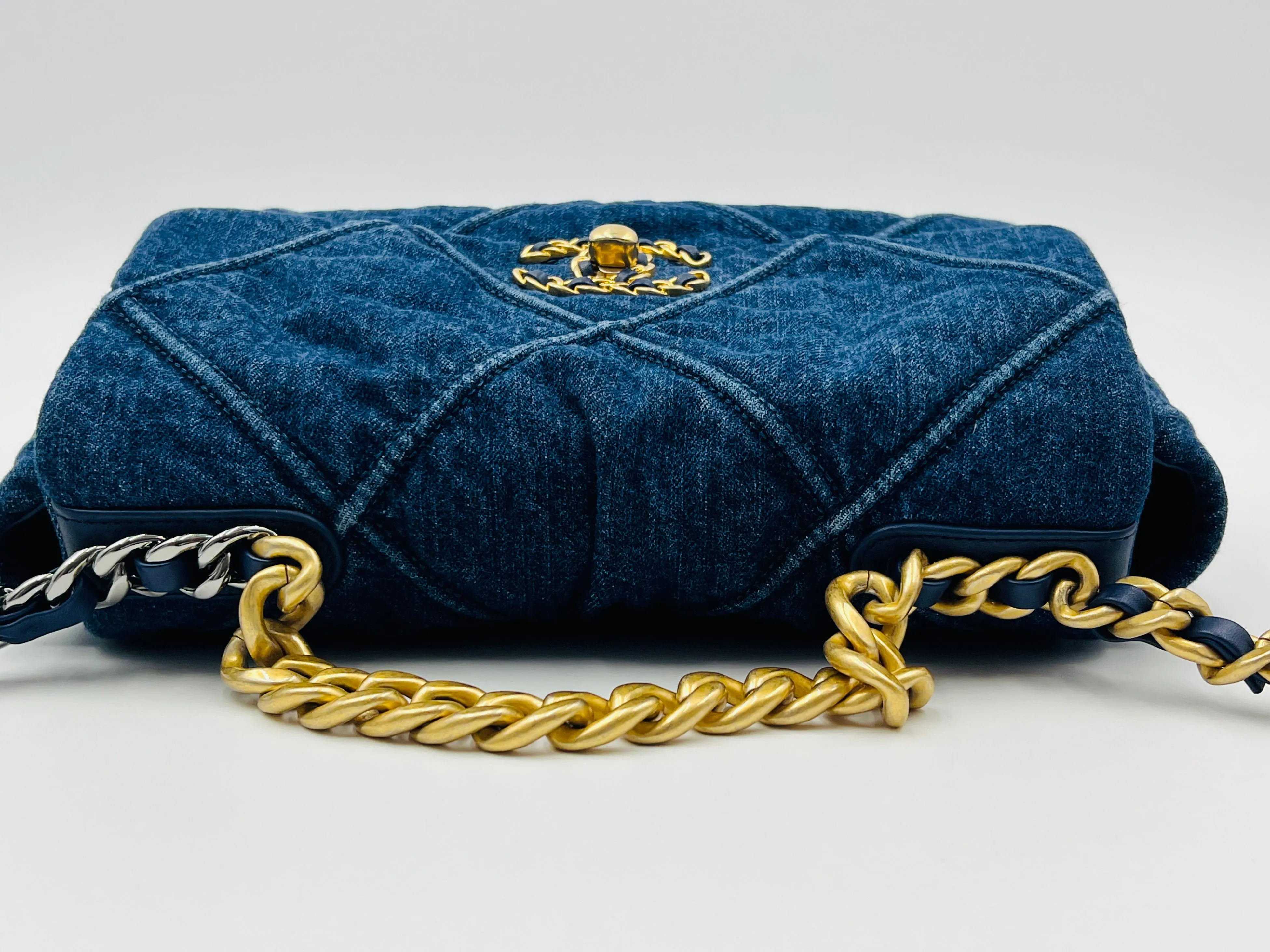 Chanel 19 Small