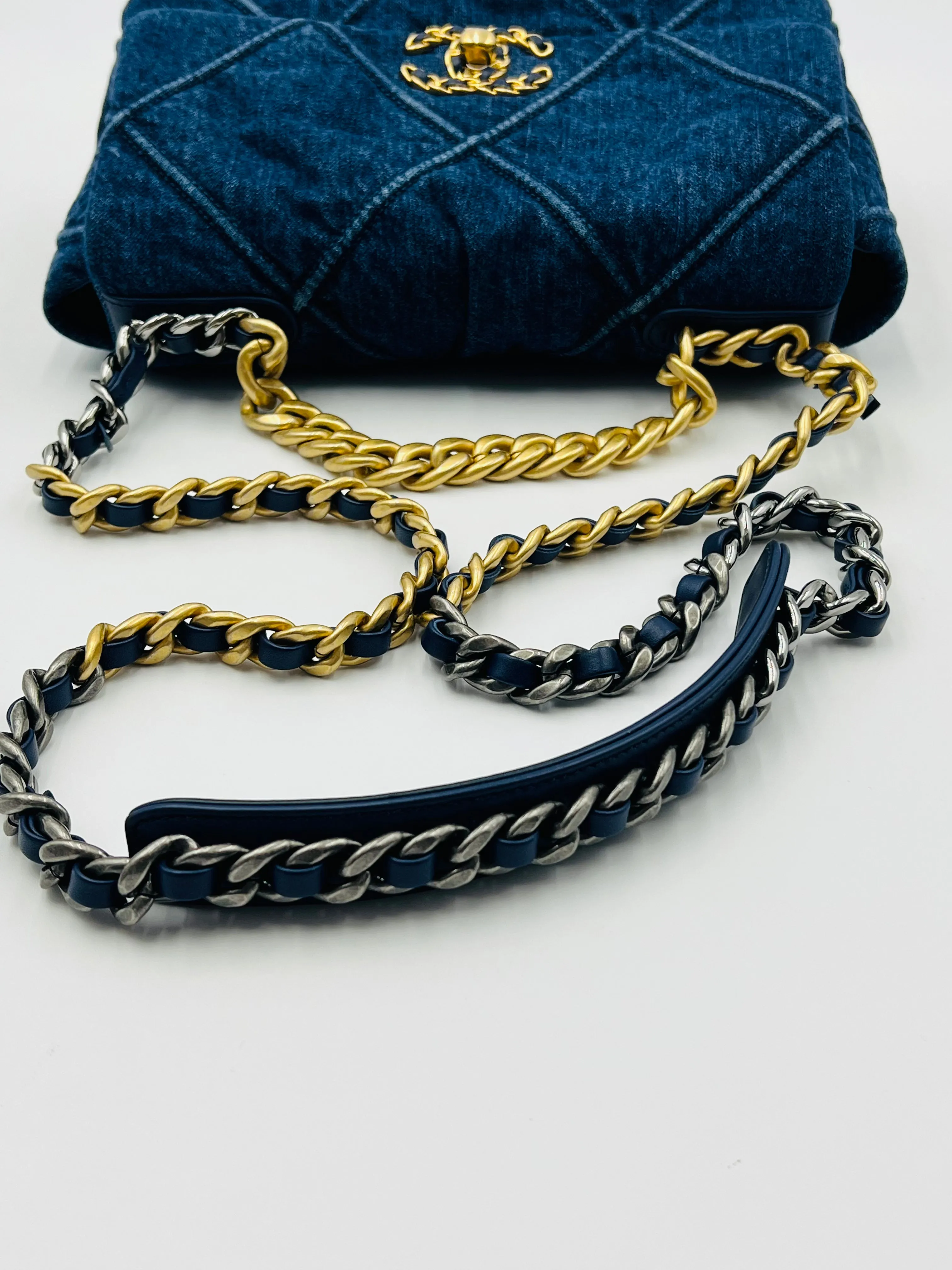 Chanel 19 Small
