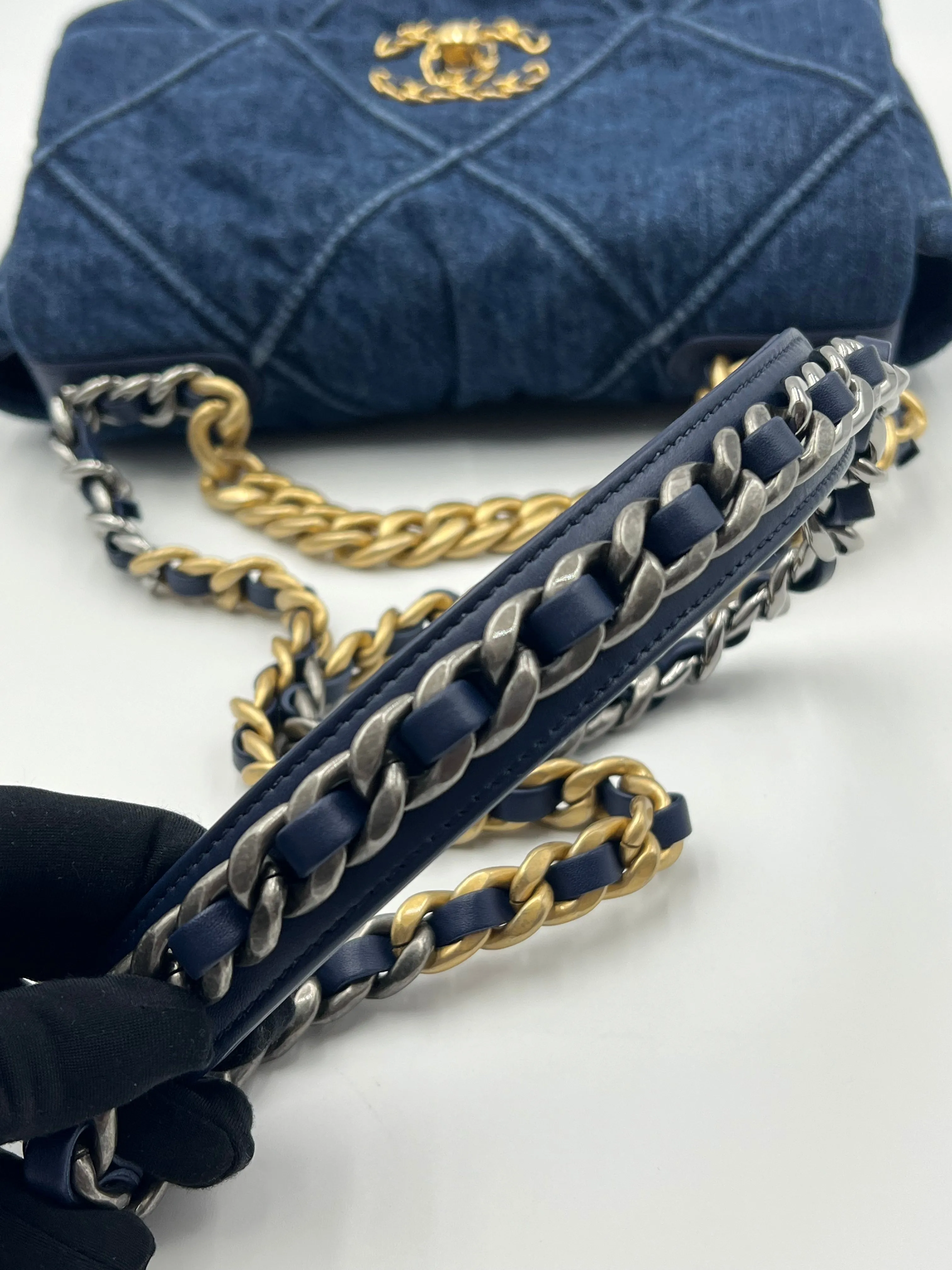 Chanel 19 Small