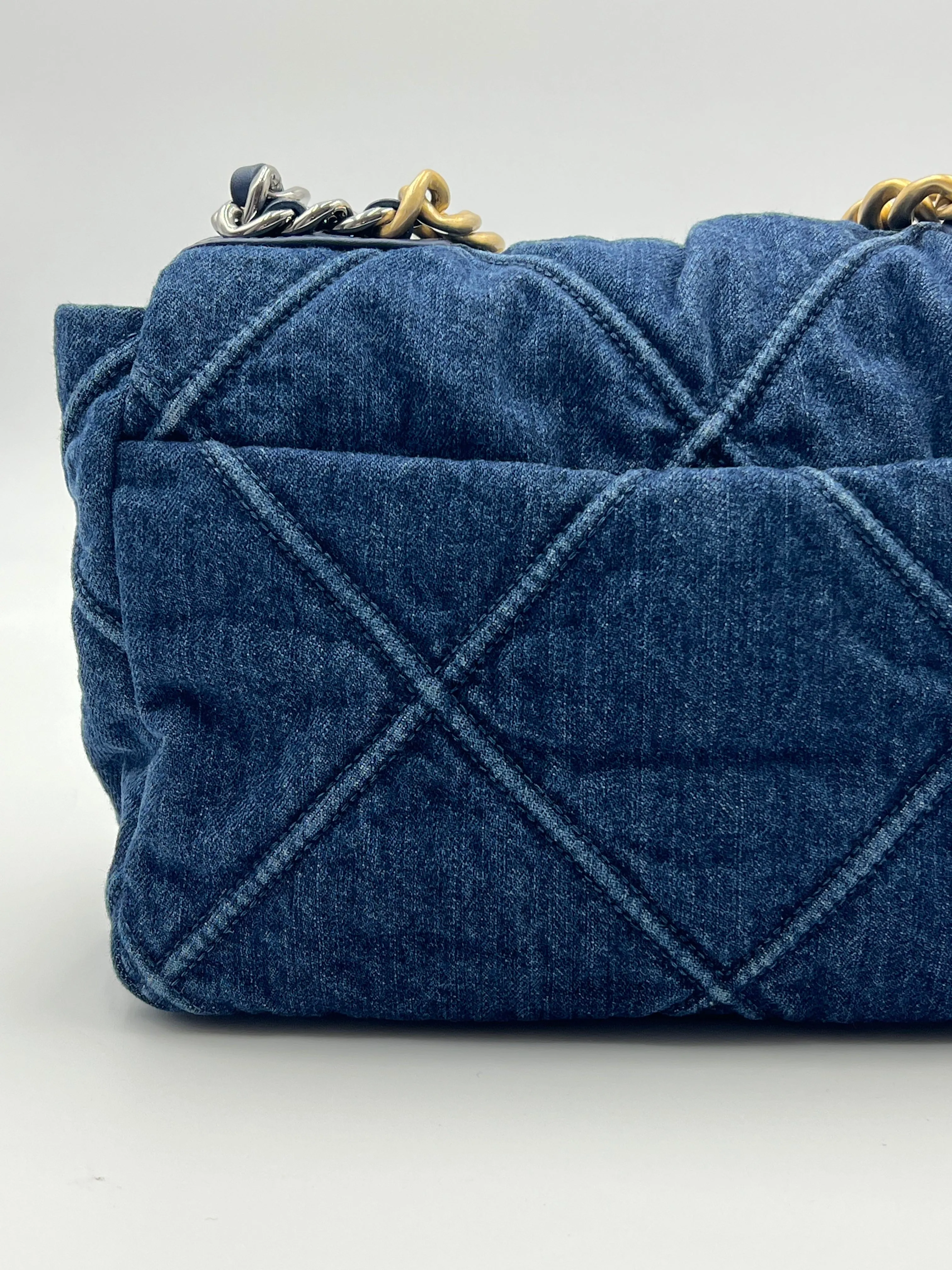 Chanel 19 Small