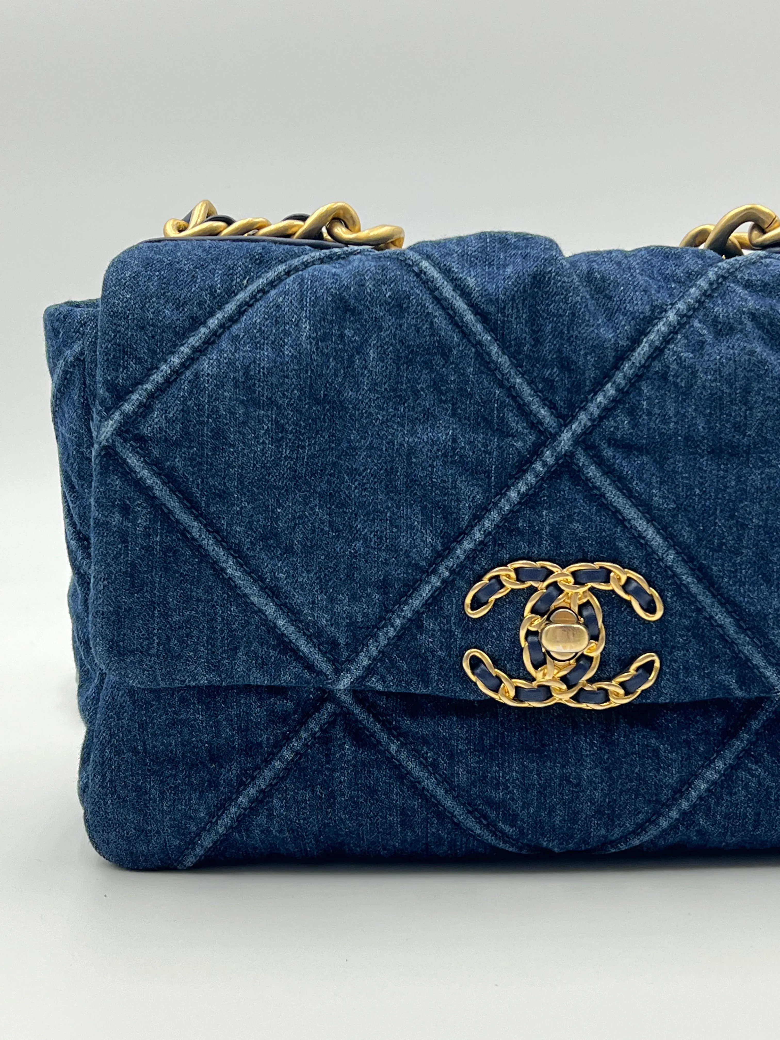 Chanel 19 Small