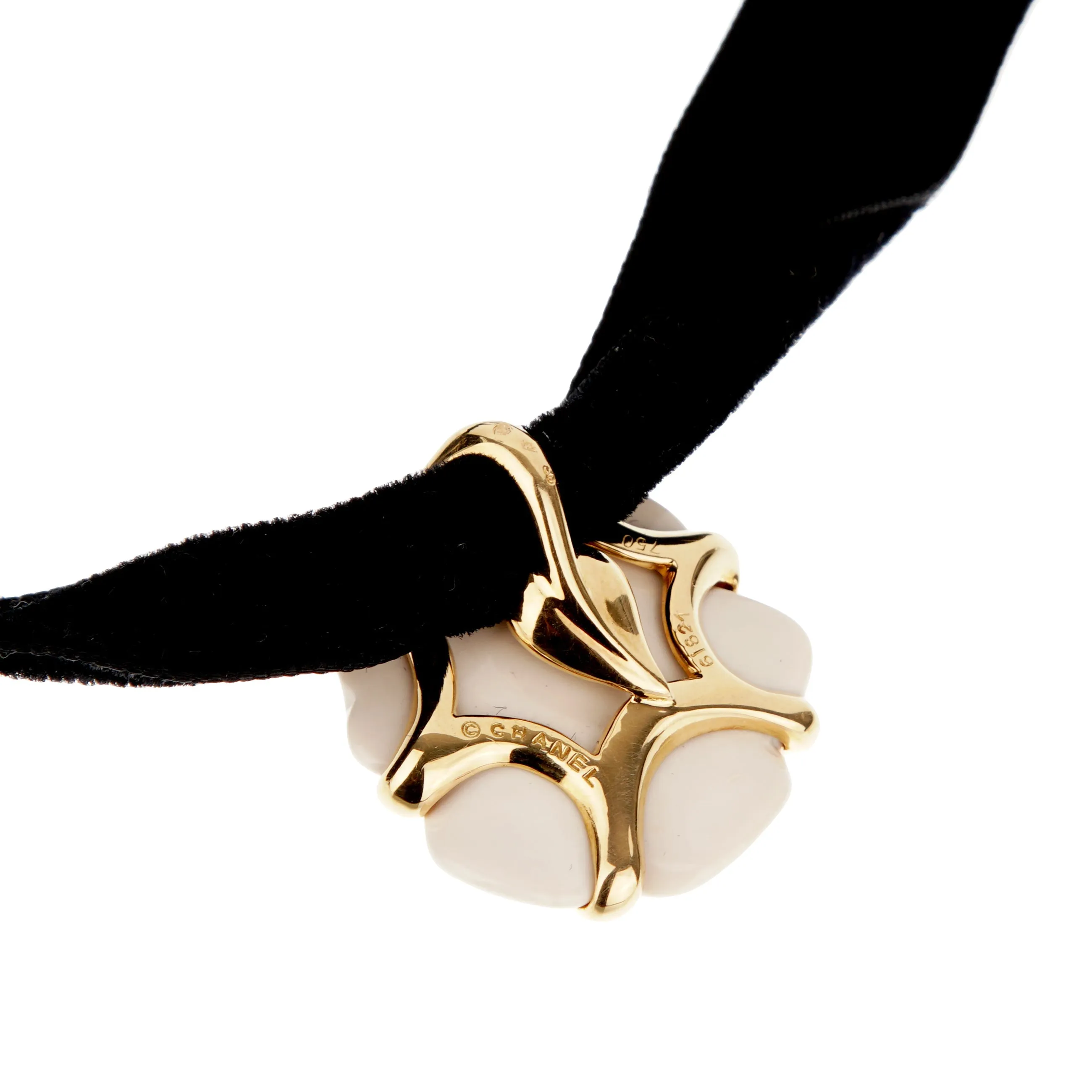 Chanel Camellia Agate Vintage 18k Yellow Gold Pendant Necklace