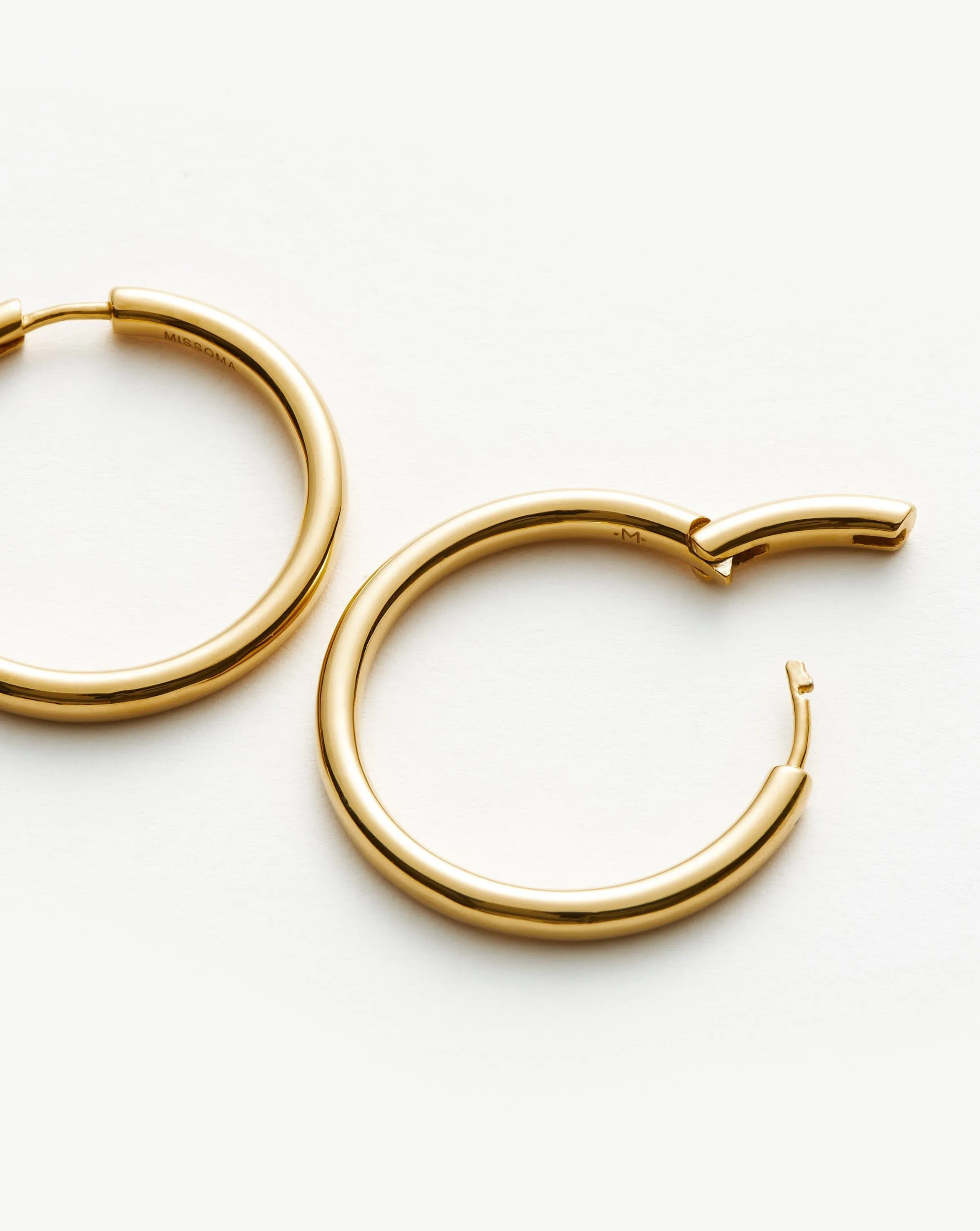 Classic Tunnel Medium Hoop Earrings | 18k Gold Plated