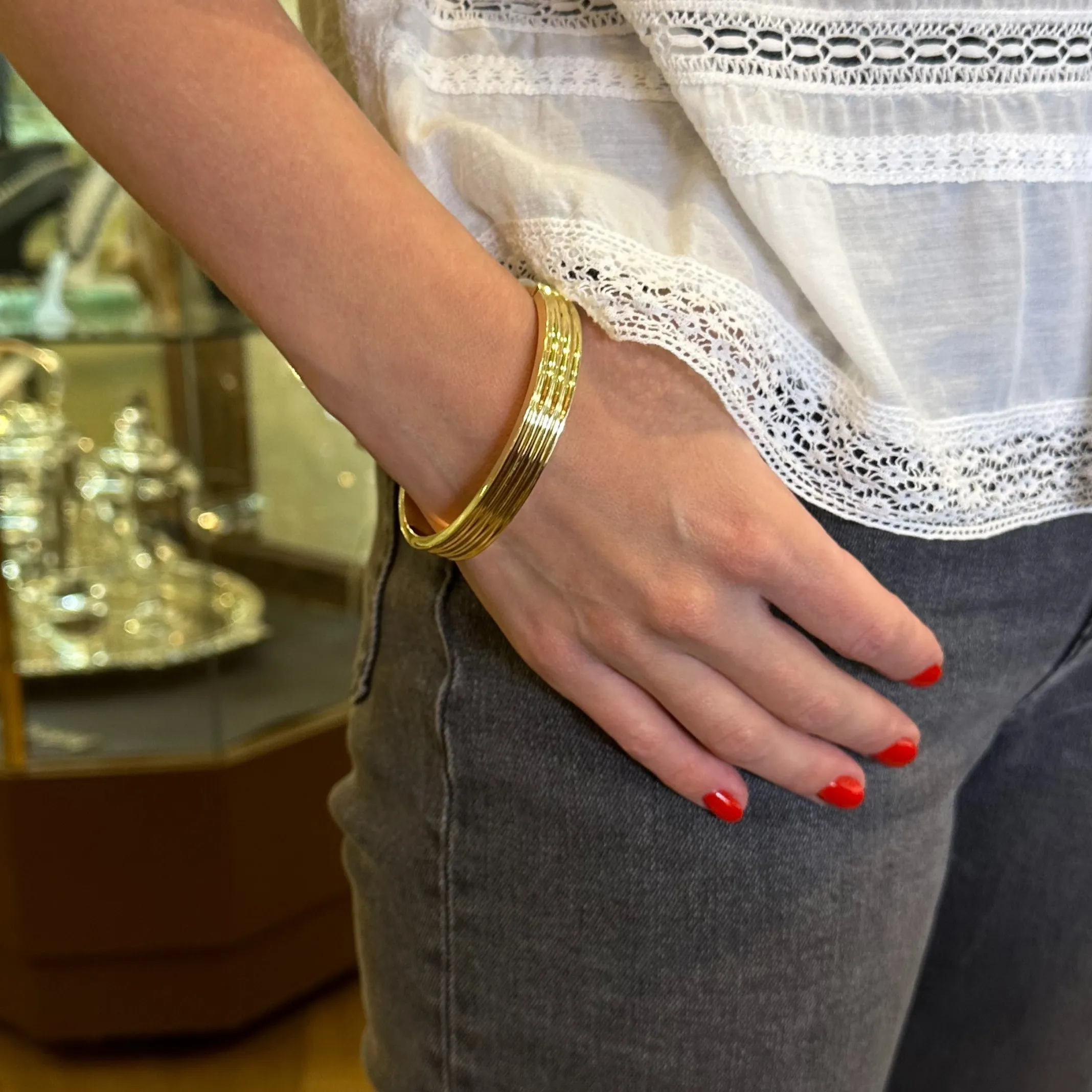 Vintage Italian 14K Gold Hinged Bangle Bracelet